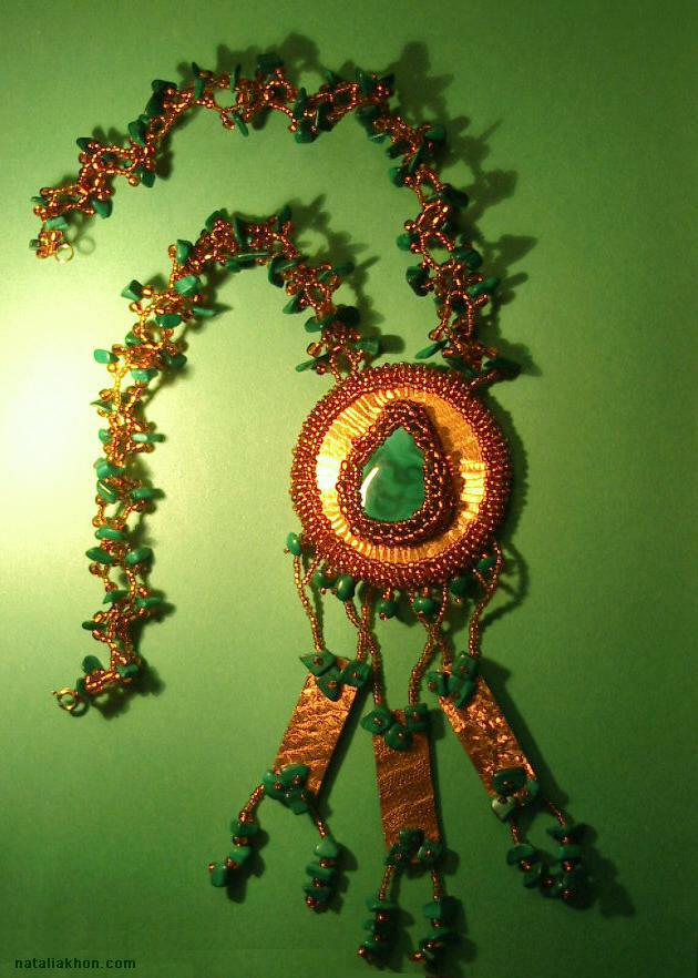 Beaded necklace with malachite