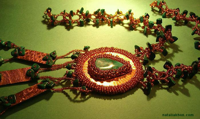 Beaded necklace with malachite