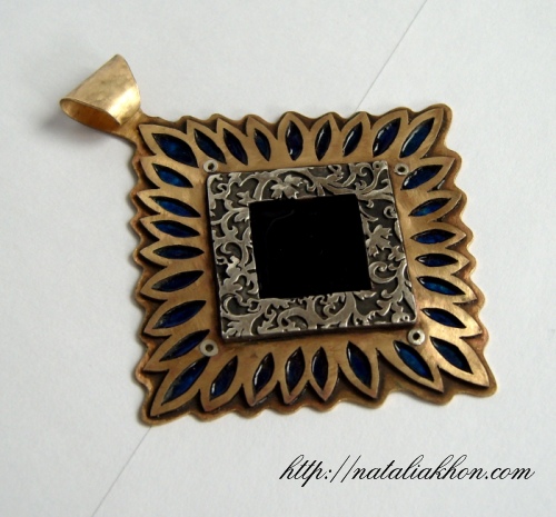 Enamelled pendant 

