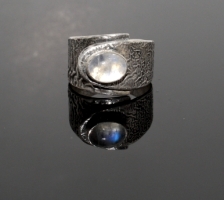 Reticulated silver ring with a rainbow moonstone